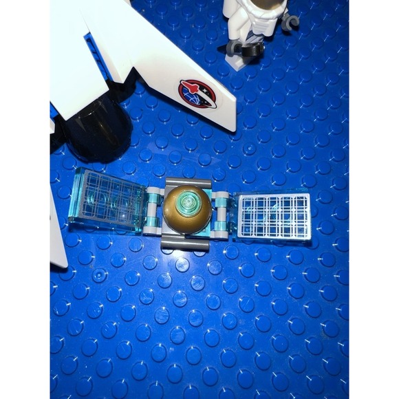 LEGO CITY Utility Shuttle (60078) Space Exploration - Picture 5 of 7